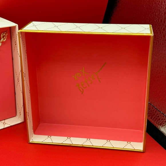 AUTHENTIC NWT Betsey Johnson Thanksgiving/Christmas earrings - Picture 7 of 8